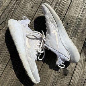 NIKE White Tennis Shoes Size US 9